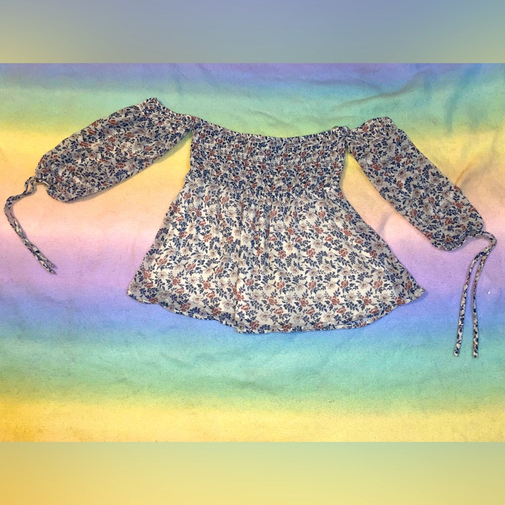 American Eagle off the shoulder nice long sleeve